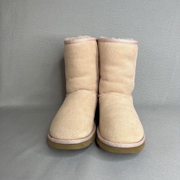 Womens UGG Boots Light Pink Tan Classic Short Perforated Suede Wool Boho Sz 6 - Picture 3 of 16